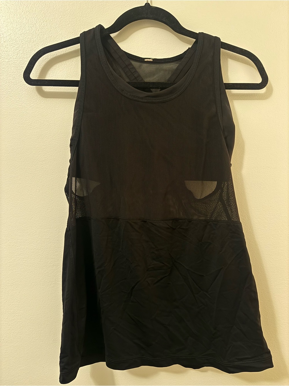Lululemon Women’s Black Mesh Workout Tank with Built in Sport Bra